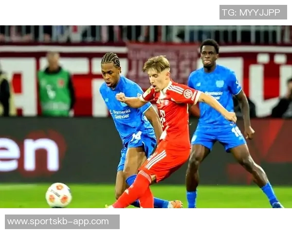 阿贾克斯在荷兰杯中以7-2狂胜马斯路易斯莫吉奥梅开二度展现锋芒