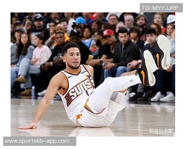 太阳主帅透露布克已恢复训练将持续评估其出战雷霆的可能性 太阳主帅透露布克已恢复训练将持续评估其出战雷霆的可能性